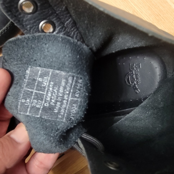 Doc Martin's  black  leather size 8 women's - Picture 5 of 5